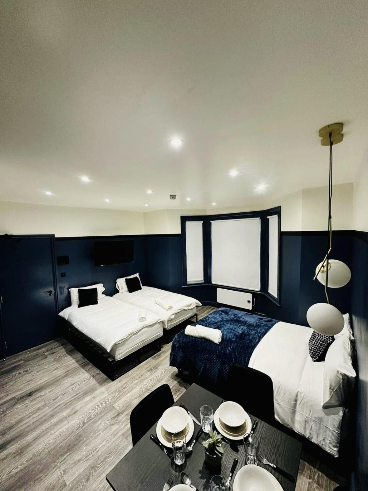 39 Blue House Luxury Ensuite Ideal For Tourists Guest house